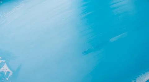 Mostly cleared blue surface with residual cleaning streaks Foto stock