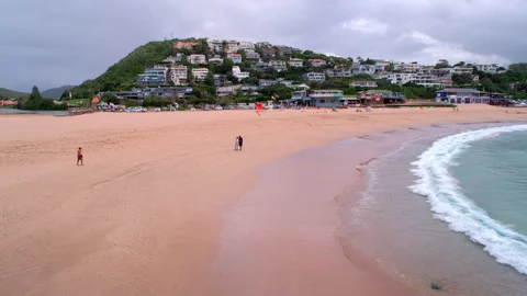 Mostly empty Plettenberg Bay central beach with prime real estate on Signal Hill Stock Footage 337545146