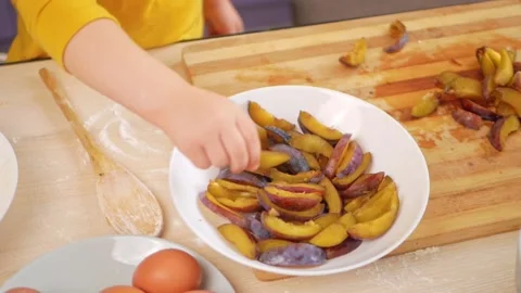 Mother and daughter cook pie in purple kitchen, training and development Video stock 220126853