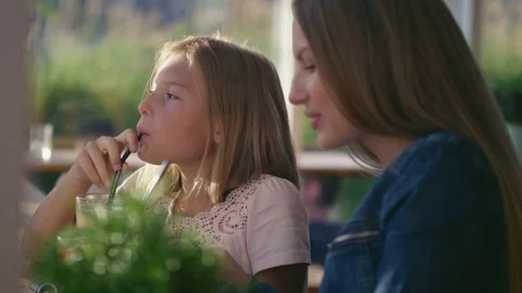 Mother and daughter Stock Footage