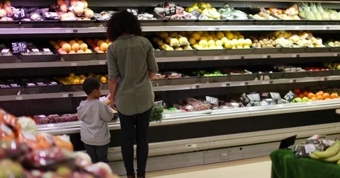 produce aisle at a grocery store, Stock Video