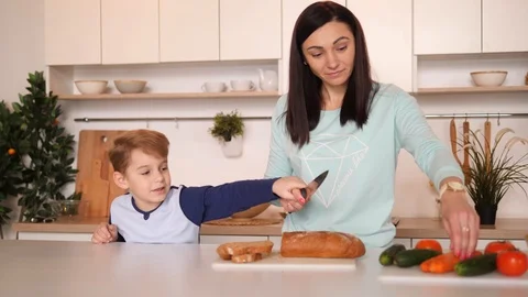 Mother and son in the kitchen Video stock 89283746