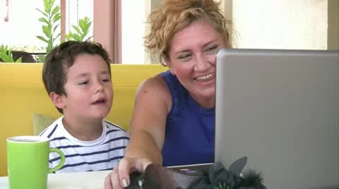 Mother and son using laptop 스톡 동영상 11703541