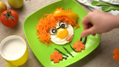 Mother are cooking creative breakfasts for the child at home. Funny face Stock Footage 129587905
