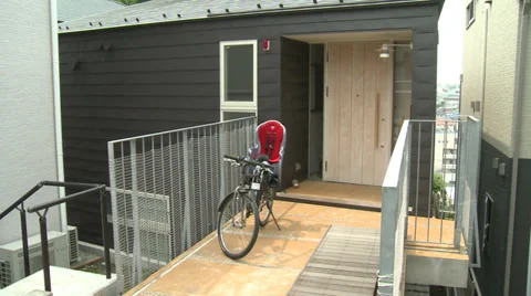 Mother on bike Video stock 32240281