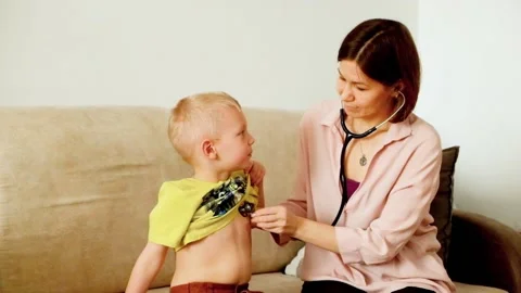 Mother checking a baby with stetoscope Vídeos de archivo 87748348