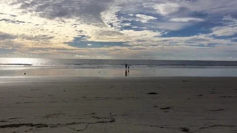 Mother child beach Video stock 81989552