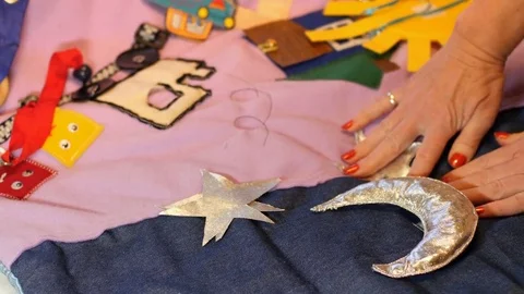 Mother makes soft creative mat for development of child at home 스톡 동영상 82775956