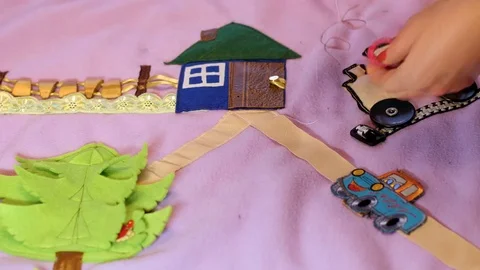 Mother makes soft creative mat for development of child at home 스톡 동영상 82776135