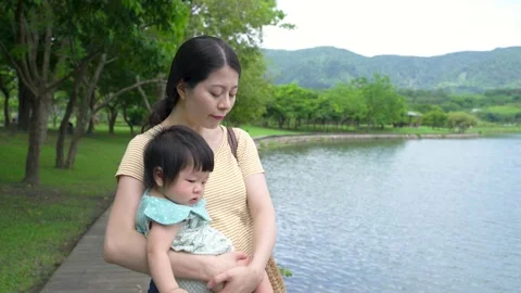 Mother pointing into the distance and explaining Stock Footage 158674106