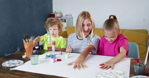 Mother presses hand next to tiny handprint of daughter Stockbeeldmateriaal 285324066