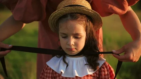 Mother puts on a hat Video stock 218299486