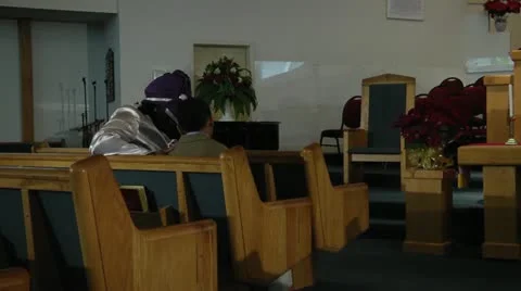 Mother reading to son 스톡 동영상 20497100