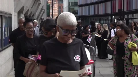 Mother reads out statement as son's killer is jailed for life  Video stock 314008925