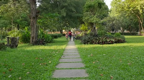Mother running in the park with sons 動画素材 62654585