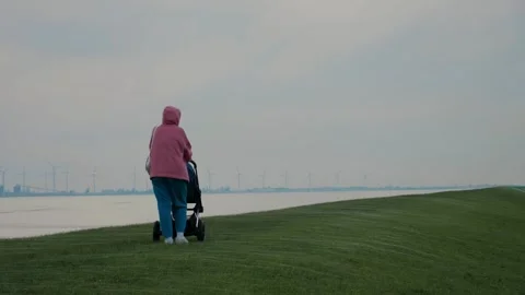 Mother stroller wind turbines Видео 262644904
