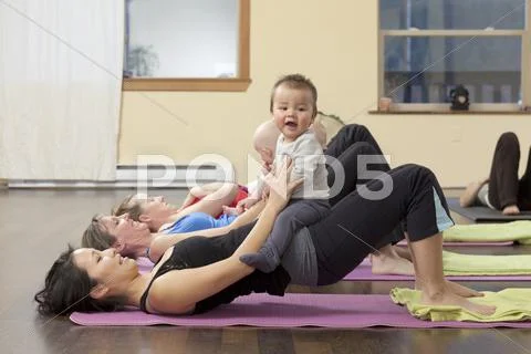 Mothers and babies taking yoga class Stock Photos