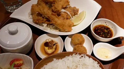 Motion of appetizers and vegetable on table inside Chinese restaurant Video stock 94842160