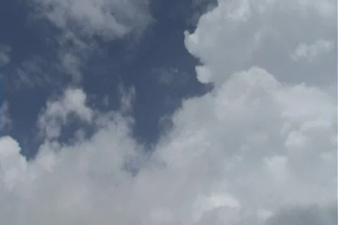 Motion background - white clouds flying on blue sky 動画素材 786537