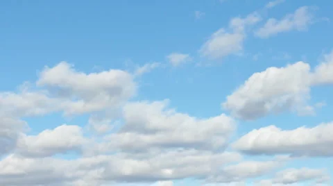 Motion background - white clouds flying on blue sky Vidéo 880132