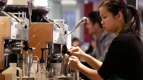 Motion of barista making coffee for customer at Starbucks store Stock-Footage 73982505