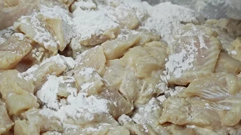 Motion blur of hand mixing raw fish with flour. Vídeo Stock 342517118