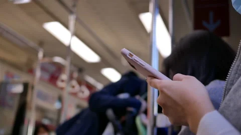 Motion of commuter taking MRT and playing game on phone in Taipei Taiwan Stockbeeldmateriaal 167324683