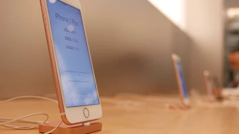 Motion of display iphone seven price inside Apple store with 4k resolution. Video stock 80302652
