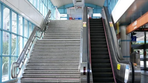 Motion of empty escalator for taking skytrain at platform in Taipei Taiwan Video stock 82287154