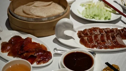 Motion of famous roasted duck on table for customer inside restaurant Video stock 81676397