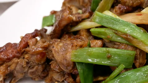 Motion of fried beef and green onion on table inside Chinese restaurant 스톡 동영상 107070909