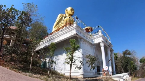 Motion laps Wat Doi ti. Big Buddha  of Lamphun, Thailand. Stock Footage 103454279