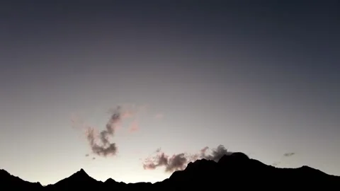 Motion lapse of Beautiful cluds on sunset or sunrise over the shiloutte mountain Stock Footage 194772031