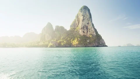 Motion on longtail boat, railay beach, Krabi, Thailand Stockbeeldmateriaal 107125225