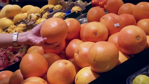 Motion of people buying grapefruit inside price smart foods store Stock Footage 115481875