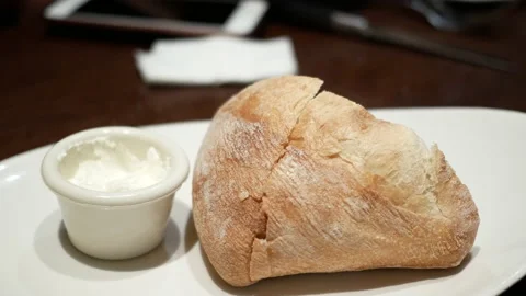 The motion of people eating bread inside The keg steakhouse and bar 스톡 동영상 235455879