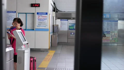 Motion of people taking elevator from two to one floor inside the MRT platform Video stock 96360235