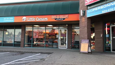 Motion of store front of little caesars pizza at corner with 4k resolution. Stock Footage 113302672