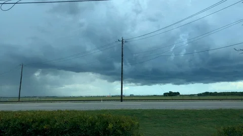 Motion time-lapse of a dark thunderstorm as traffic drives down a busy highway 스톡 동영상 93567232