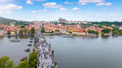 Motion time lapse view of the Charles Bridge and old Lesser town of Prague Video stock 278029450