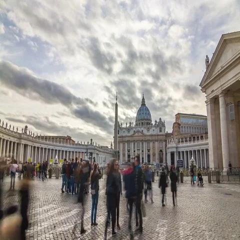 Motion timelapse (hyperlapse) of the Saint Peter's at evening 스톡 동영상 69542582