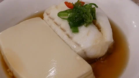 Motion of tofu and fish dim sum inside Chinese restaurant 動画素材 102593394