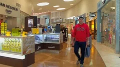 Walking through Sawgrass Mills outlet Ma, Stock Video
