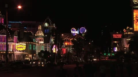 In Motion View of the Traffic On the Las Vegas Strip At Night 스톡 동영상 18964553