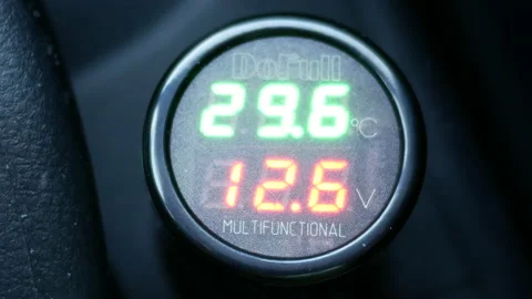 The motion of voltmeter voltage meter testing data while starting the car engine Video stock 219777886