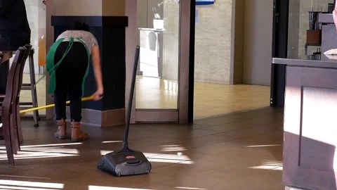 Motion of worker cleaning floor inside Starbucks store with 4k resolution. Stock-Footage 77324639