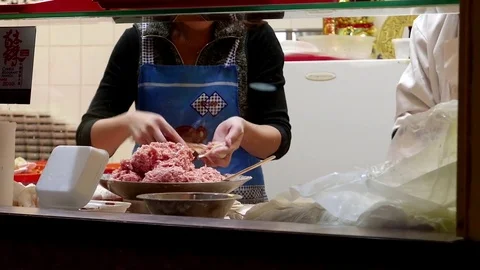 Motion of worker making steamed buns inside mall 스톡 동영상 72630855