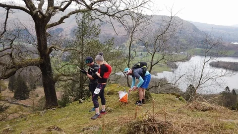 Motionlapse of Orienteers Video stock 106591408