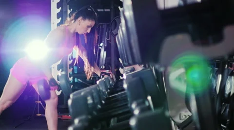 Motivation and commitment to the sport: athletic woman training in a hall in the Stockbeeldmateriaal 66272939