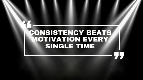 Motivational text quote display with bright stage spotlight beams against deep Vidéo 344712525